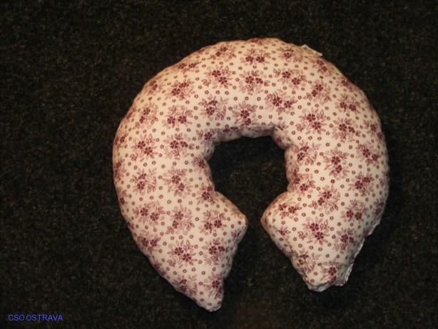 Kruh otevřený na krk – barevný; 10.1.11.2; průměr 45 cm - 60 stupňů